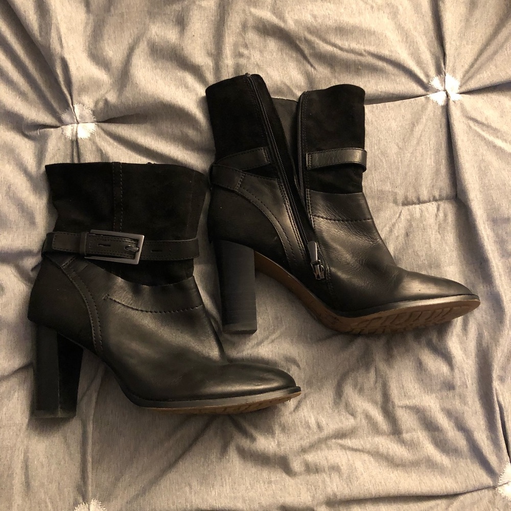 Black leather Clarks booties